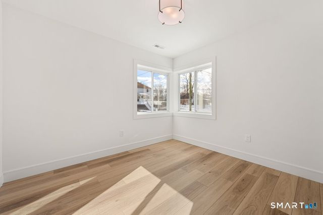 563 Pearl Harbor Street, Bridgeport, CT 06610