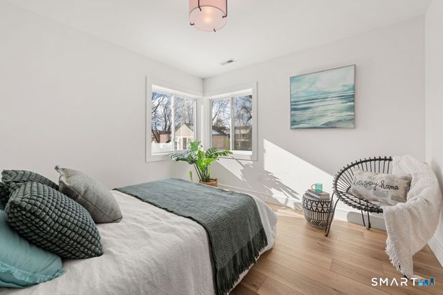 563 Pearl Harbor Street, Bridgeport, CT 06610