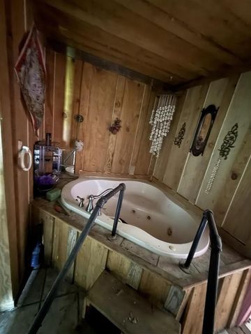 404 David Marcantel Road, Dequincy, LA 70633