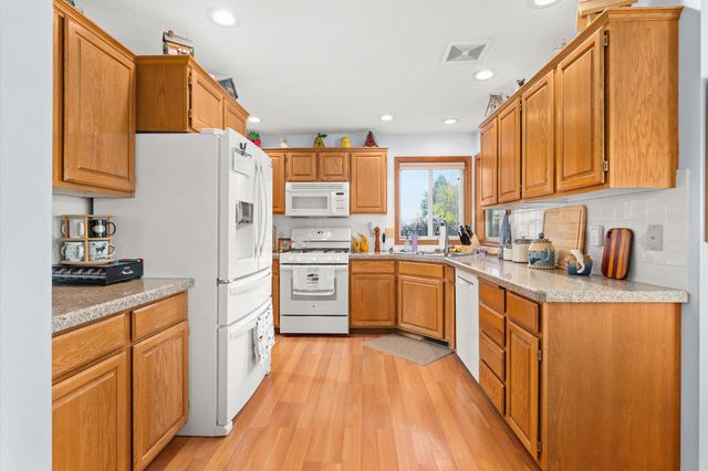 2111 S St Charles Rd, Veradale, WA 99037