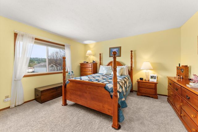 2111 S St Charles Rd, Veradale, WA 99037