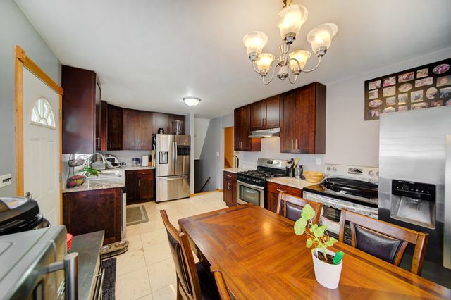 513 W Willow Glen, Addison, IL 60101
