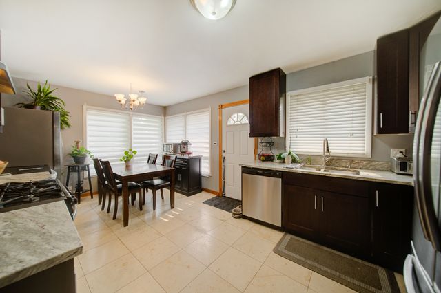 513 W Willow Glen, Addison, IL 60101