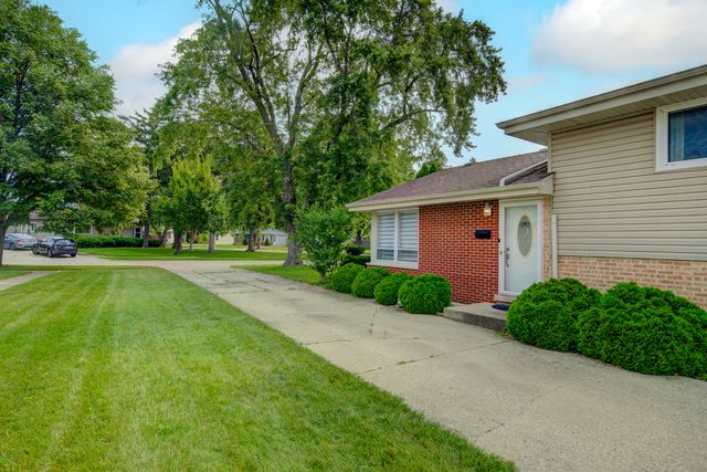 513 W Willow Glen, Addison, IL 60101