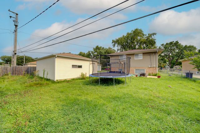 513 W Willow Glen, Addison, IL 60101