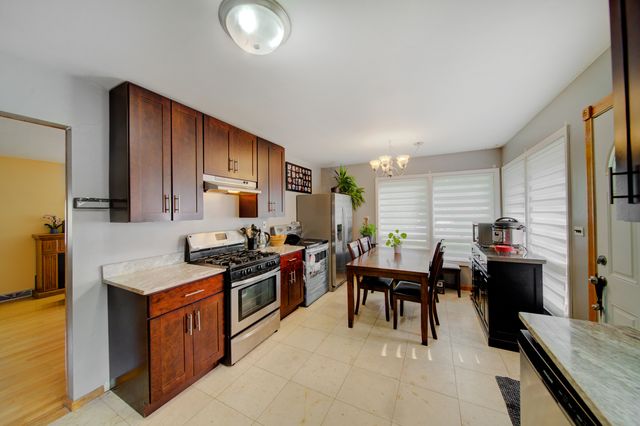 513 W Willow Glen, Addison, IL 60101