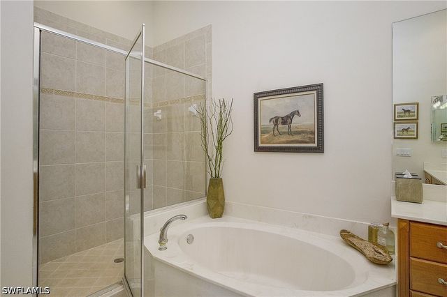 9239 Tesoro LN 3-203, Naples, FL 34114