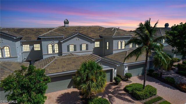 9239 Tesoro LN 3-203, Naples, FL 34114