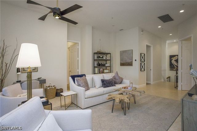 9239 Tesoro LN 3-203, Naples, FL 34114