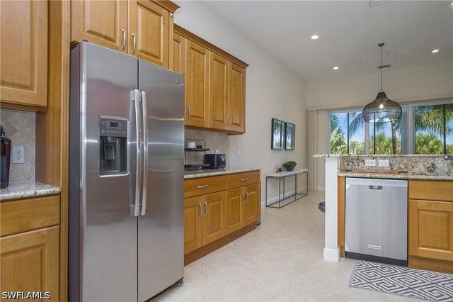 9239 Tesoro LN 3-203, Naples, FL 34114