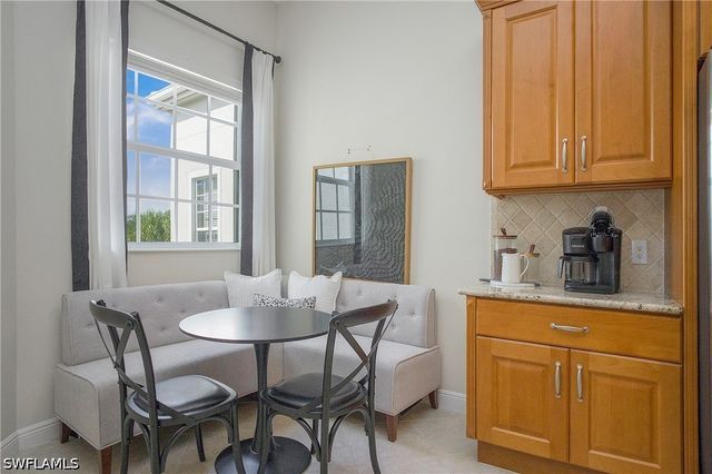 9239 Tesoro LN 3-203, Naples, FL 34114