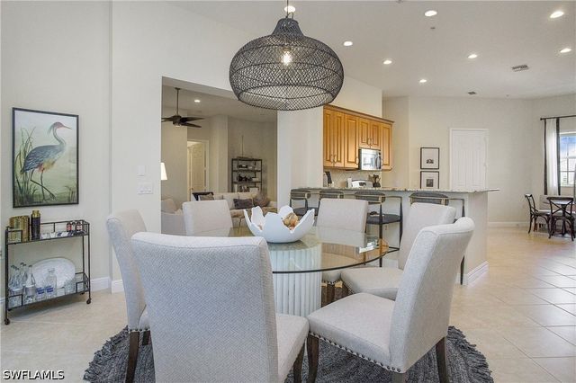 9239 Tesoro LN 3-203, Naples, FL 34114