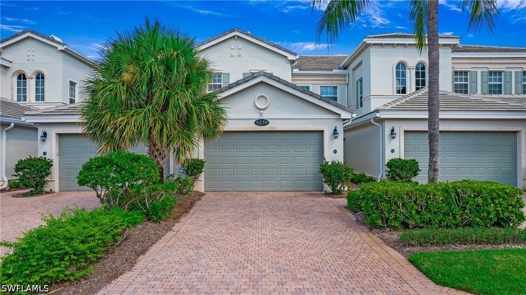 9239 Tesoro LN 3-203, Naples, FL 34114