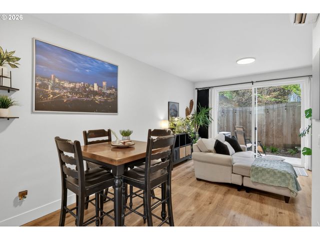 5322 Se MILWAUKIE Ave, Portland, OR 97202