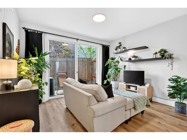 5322 Se MILWAUKIE Ave, Portland, OR 97202