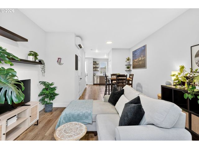 5322 Se MILWAUKIE Ave, Portland, OR 97202