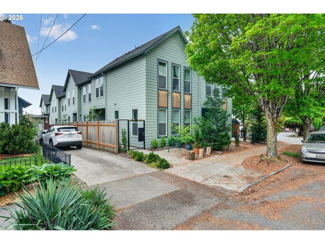 5322 Se MILWAUKIE Ave, Portland, OR 97202