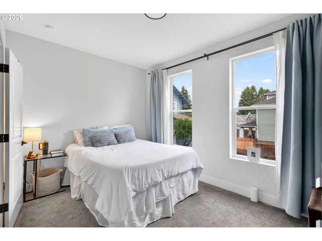 5322 Se MILWAUKIE Ave, Portland, OR 97202