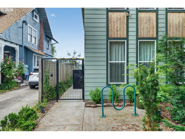 5322 Se MILWAUKIE Ave, Portland, OR 97202