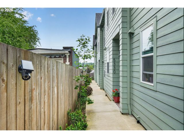 5322 Se MILWAUKIE Ave, Portland, OR 97202