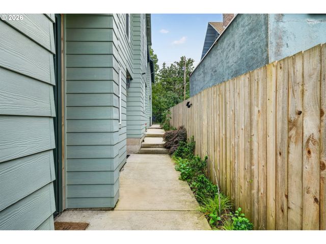 5322 Se MILWAUKIE Ave, Portland, OR 97202