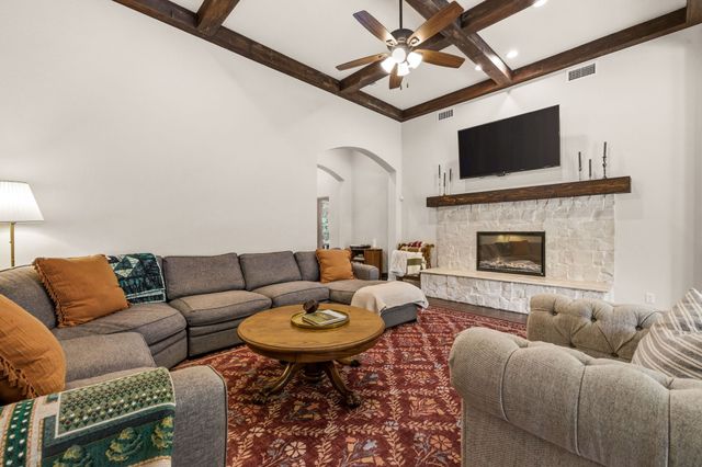 1092 Holly Lane, Lewisville, TX 75067