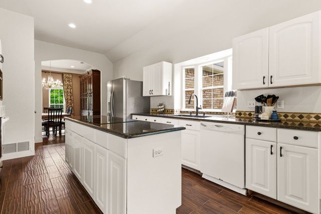 1092 Holly Lane, Lewisville, TX 75067