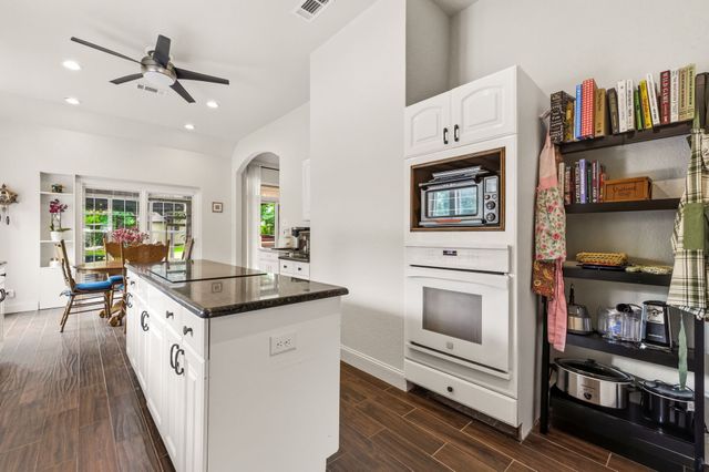 1092 Holly Lane, Lewisville, TX 75067