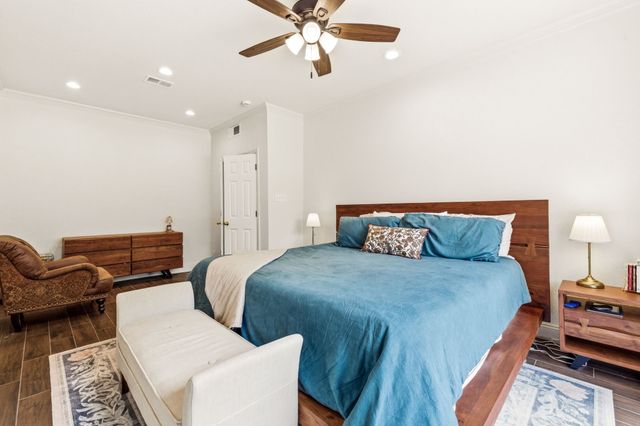 1092 Holly Lane, Lewisville, TX 75067