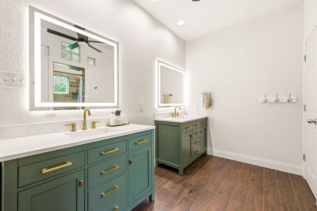 1092 Holly Lane, Lewisville, TX 75067