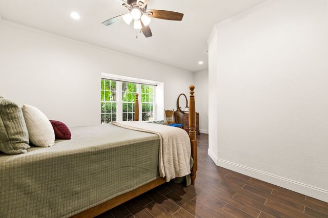 1092 Holly Lane, Lewisville, TX 75067