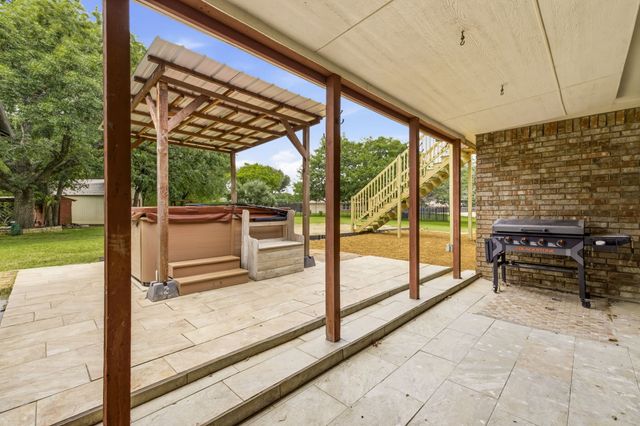 1092 Holly Lane, Lewisville, TX 75067
