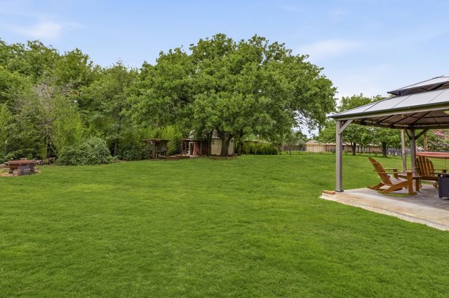1092 Holly Lane, Lewisville, TX 75067