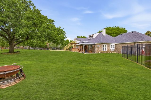 1092 Holly Lane, Lewisville, TX 75067