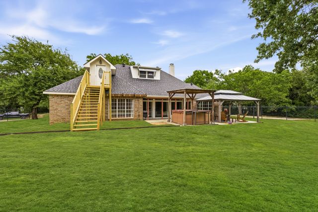 1092 Holly Lane, Lewisville, TX 75067