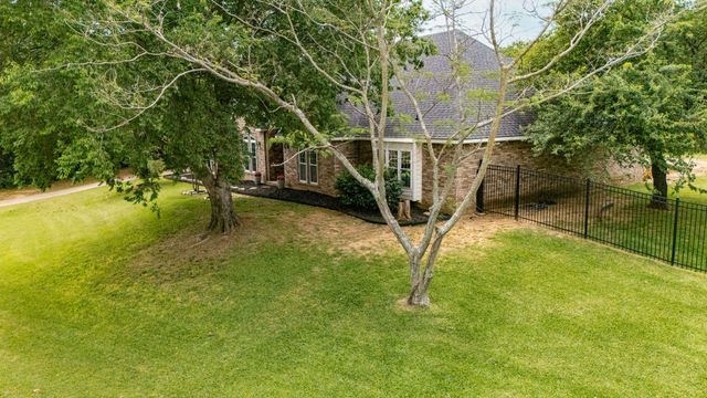 1092 Holly Lane, Lewisville, TX 75067