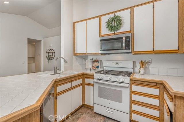 28630 Newcastle, Highland, CA 92346