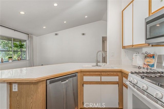 28630 Newcastle, Highland, CA 92346