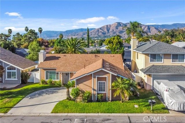 28630 Newcastle, Highland, CA 92346