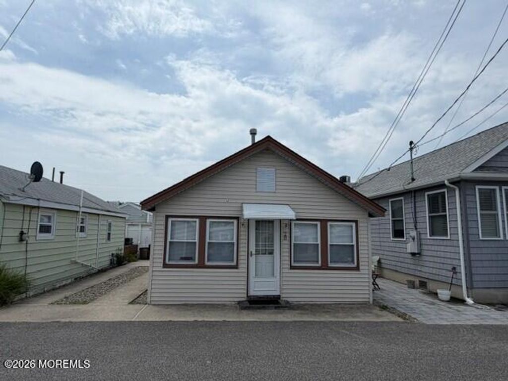 28 2nd Lane, Seaside Park, NJ 08752