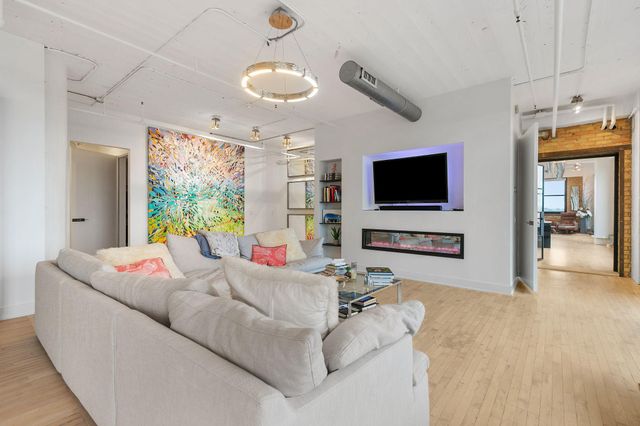 290 Market Street 702, Minneapolis, MN 55405