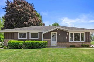 221 W Lilac LANE, Grafton, WI 53024