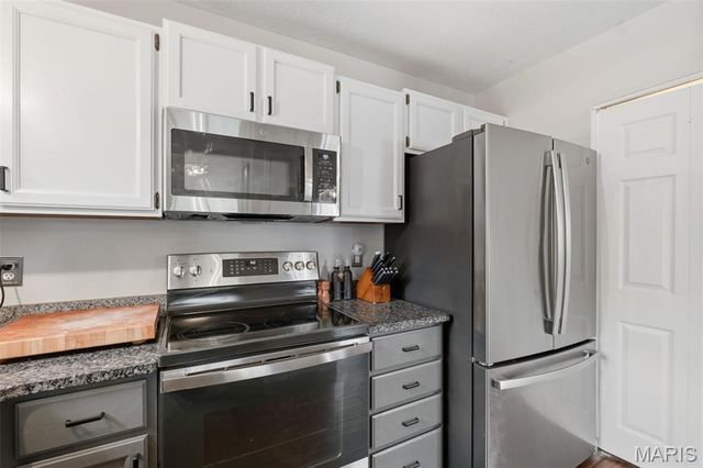 704 Hemingway Lane E, Weldon Spring, MO 63304