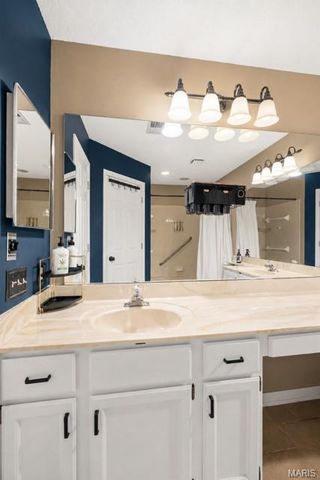 704 Hemingway Lane E, Weldon Spring, MO 63304