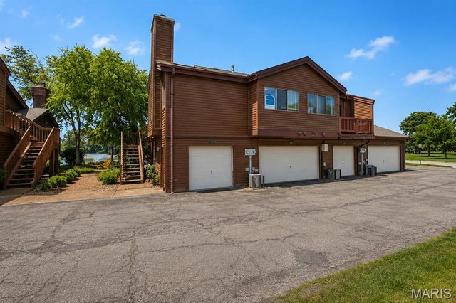 704 Hemingway Lane E, Weldon Spring, MO 63304