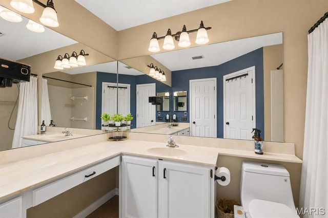 704 Hemingway Lane E, Weldon Spring, MO 63304