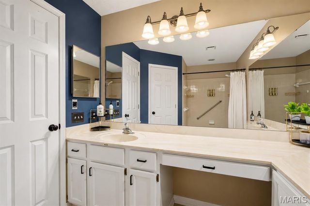 704 Hemingway Lane E, Weldon Spring, MO 63304