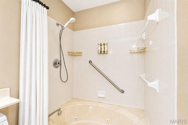 704 Hemingway Lane E, Weldon Spring, MO 63304