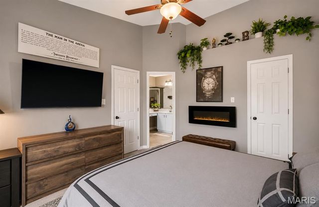 704 Hemingway Lane E, Weldon Spring, MO 63304
