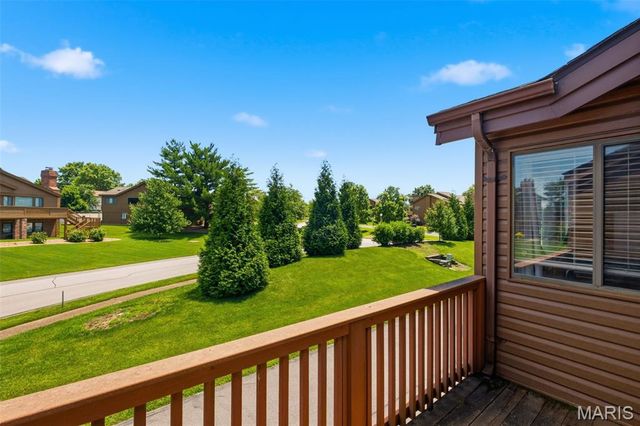 704 Hemingway Lane E, Weldon Spring, MO 63304